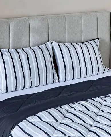 Homebox King Comforter set Brand New