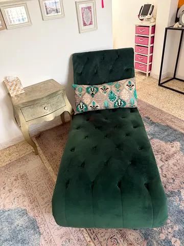 Beautiful dark green chaiselong chair