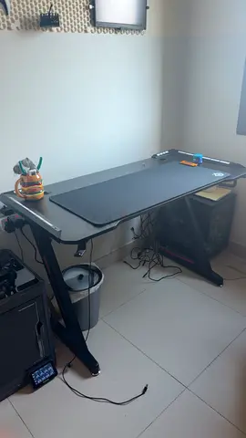 Gaming desk