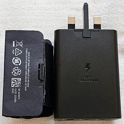 Samsung Charger 65W Original
Super Fast Charging