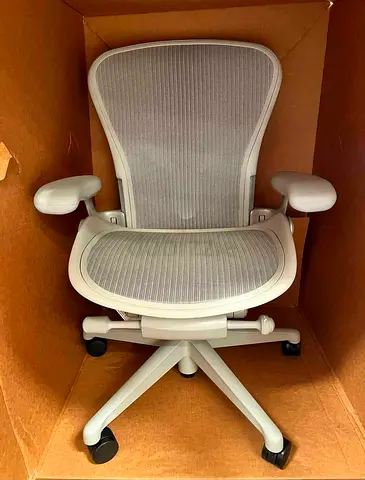 Herman Miller remastred Ergonomic Mesh Office Chair (Light Grey) - Good Condition