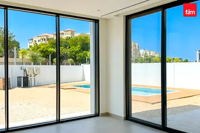 Vacant | Single Row | Private Pool | Spacious Gard