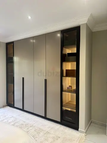 Built-in wardrobe with display shelving - modern finish