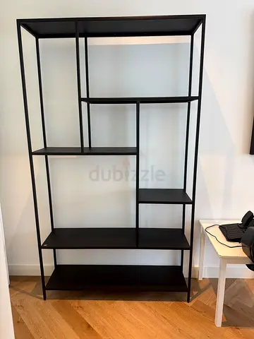 THE ONE black metal book shelf