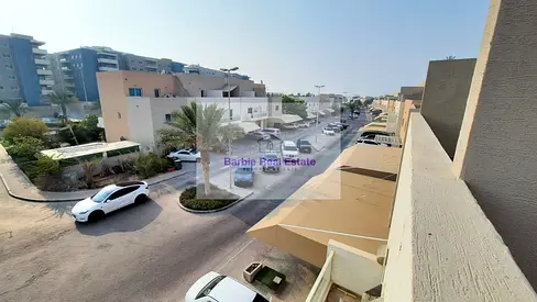 عرض مميز! فيلا للبيع بـ 3 غرف نوم، صف واحد، موقع متميز.