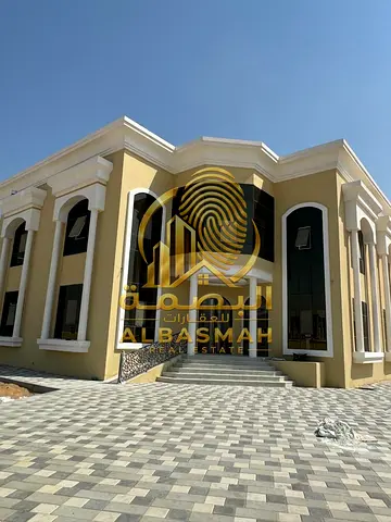 فيلا فخمة جديدة للبيع – الرحمانية – 15,500 قدم مربع فيلا جديدة جاهزة للسكن في موقع مميز جدًا بضاحية الرحمانية – الشارقة، بالقرب من مول الرحمانية وأهم الطرق والخدمات
