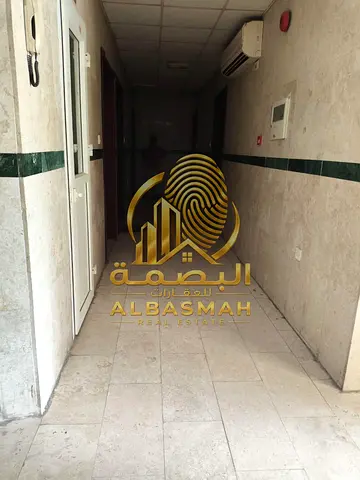 للبيع بناية زاوية بدخل 9.6% في منطقة مويلح التجارية - بالشارقة