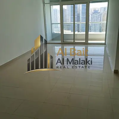 شركة البيت الملكي للعقارات تقدم شقة واسعة 3 غرف وصالة للإيجار السنوي في التعاون بالشارقة – غرفة ماستر، غرفة خادمة، 3 حمامات، تكييف مركزي وخيارات دفع ع