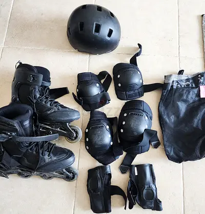 Inline Roller Skates with Helmet and Protective Pads - Complete Set