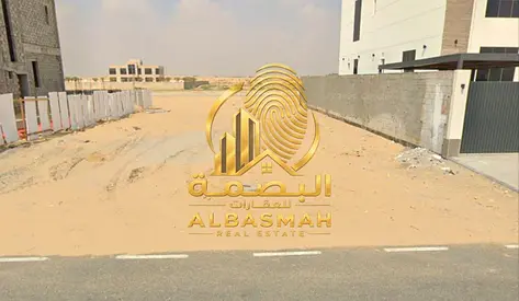 A distinctive plot of land for sale in Al-Houshi.