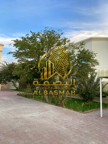 الشارقة فيلا للبيع داخل الرحمانية (كشيشة٣) مساحة الفيلا /18600قدم مربع عمر الفيلا 10 سنوات مواصفات الفيلا / الطابق الأرضي مجلس مع مغاسل صاله غ