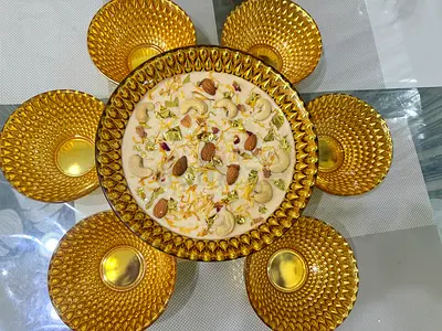 Gold Decorative Serving Bowls Set with Large Center Platter for Desert