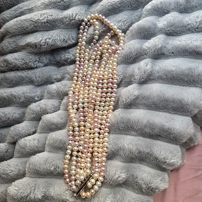 Stunningly Beautiful 1755 Carat Pearl Necklace. Worn Only Once For An Occasion. Worth Over AED. 15K.