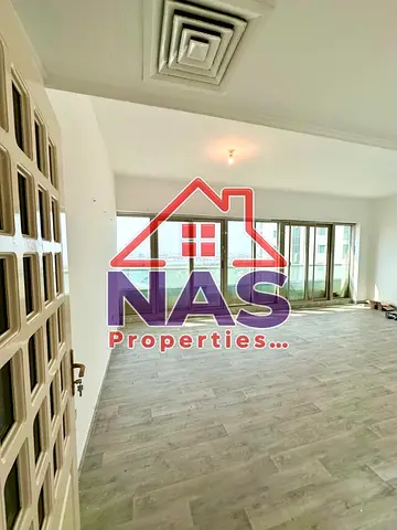 Spacious 2 Bedroom Hall Apartment with Stunning Sea View – Prime Location