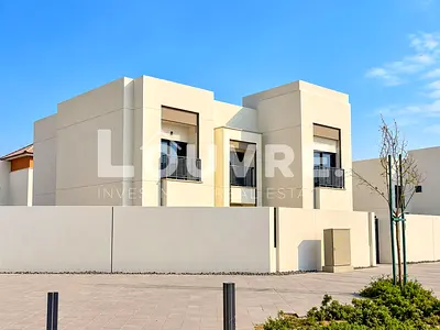 Huge 6BR Corner | Expansive Yard | Ready to Move