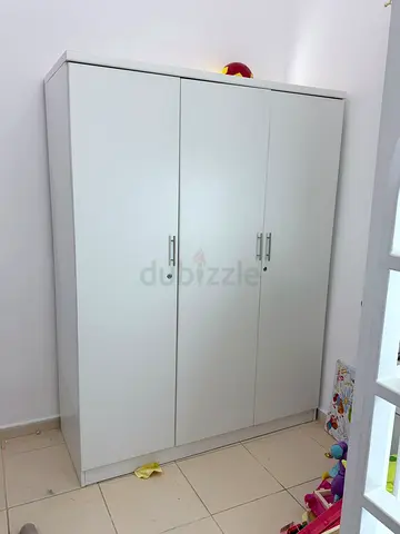 3door wardrobe available for sell