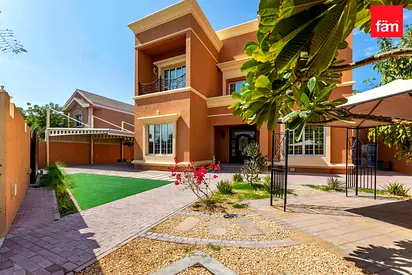 Suburban Villa For Family, Easy Access To The City