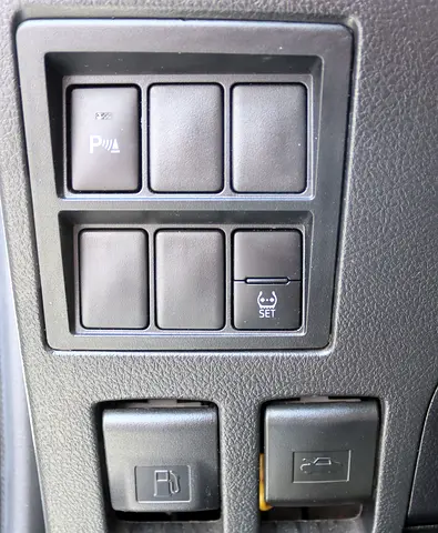 2022 Toyota FORTUNER — миниатюра 17