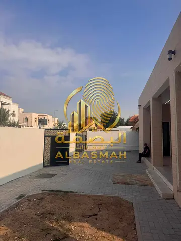 فيلا للبيع في الدراري – الشارقة | 4 غرف ماستر | موقع مميز قرب شارع الجامعة | مؤجرة بعائد قائم