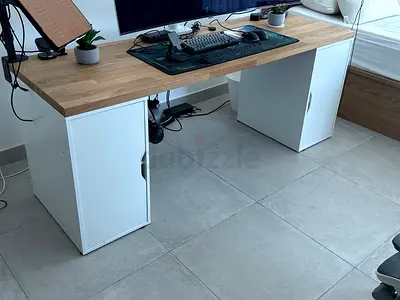 Large modern office desk in very excellent condition.