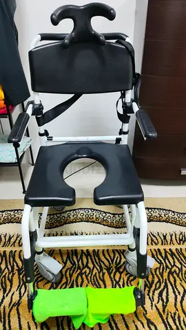 Portable Commode/Walker Chair with Wheels for bathing Very Good Condition