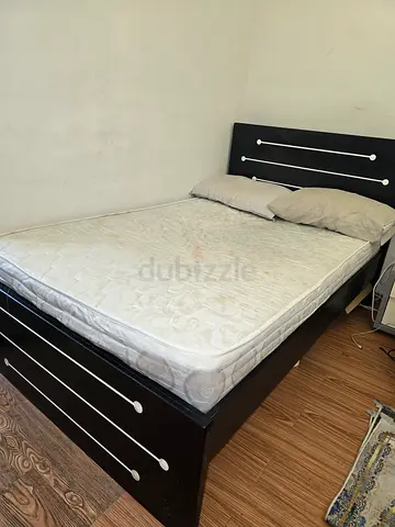 Modern Wooden Bed Frame with Mattress