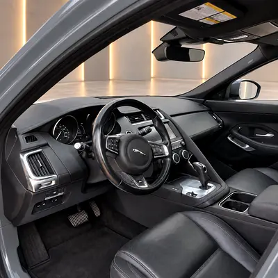 صورة 7 لـ 2019 Jaguar E-PACE
