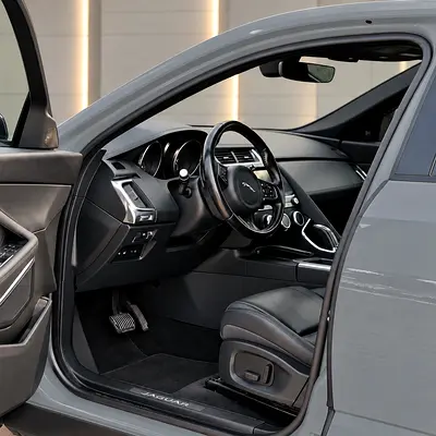 صورة 8 لـ 2019 Jaguar E-PACE
