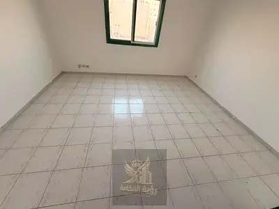 استوديو للإيجار السنوي في القاسمية السور بتكييف مركزي ومطبخ منفصل