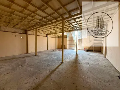 مستودع 1500 قدم بميزانين و3 كيلو على شارع رئيسي بالصناعية 18