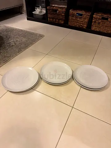 6 IKEA plates