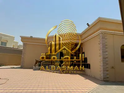 فيلا فاخرة للبيع بموقع مميز مقابل المسجد مباشرة في منطقة الدراري – الشارقة
