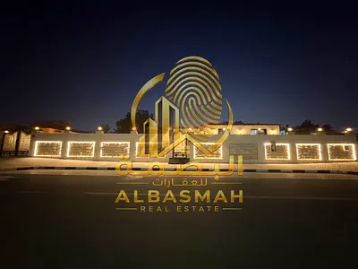 يع – الشهباء، الشارقة فرصة مميزة لامتلاك فيلا مستقلة بموقع استثنائي على زاوية في منطقة الشهباء، بمساحة 13,238 قدم²، مجددة بالكامل قبل سنتين ولا تحتاج لأي صيانة أو مصاريف إضافية.