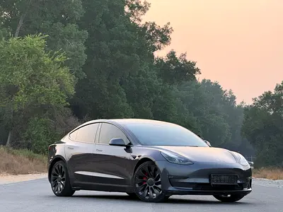 TESLA MODEL 3 ( performance ) 2023 GCC تيسلا موديل 3 2023 برفورمنس خليجي بحالة الوكالة على الضمان