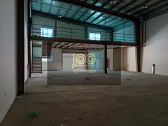 An industrial unit equipped with 50 kW of electricity, featuring a mezzanine that can be utilized fo