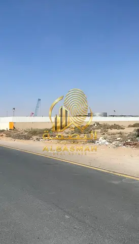 للبيع ارضي صناعيه في صناعيه الزيد علي طريق خورفكان