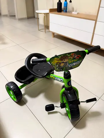 Ben 10 themed toddler tricycle - green, sturdy, good condition