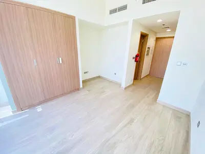 STUDIO APARTMENT WITH FITTED KITCHEN // ALL AMINITIES // PRIME LOCATION