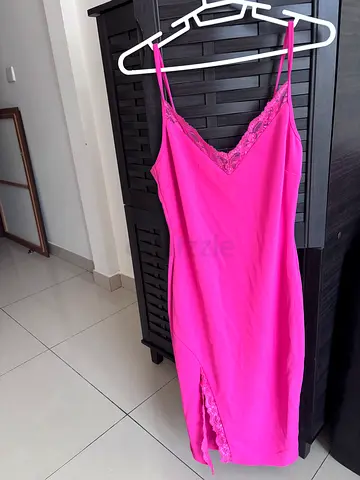 Pink lace-trim slip dress, size medium. Never worn. Has been tried on. Bought from fashion nova
