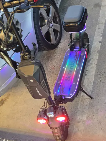 Used Dual-Motor Electric Scooter with belt and Helmet