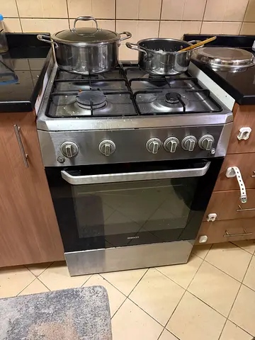 Used freestanding 4-burner gas oven and stove - stainless steel