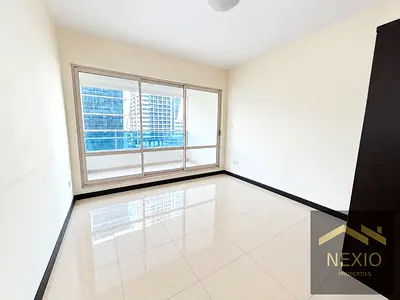 شقة مشرقة بغرفة نوم واحدة | O2 Residence JLT | شرفة مع إطلالة على المارينا والمدينة