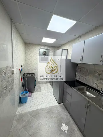 🏠 **للإيجار السنوي – غرفة وصالة مع روف | الجرف 2 – عجمان**  📍 **موقع مميز جدًا** في منطقة الجرف 2، مقابل **مدارس وليام الأمريكية والمدرسة الوطنية**،