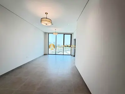 شقة بغرفتي نوم في الطابق العلوي | RA1N Residence JVC | شرفة وإطلالات على المدينة