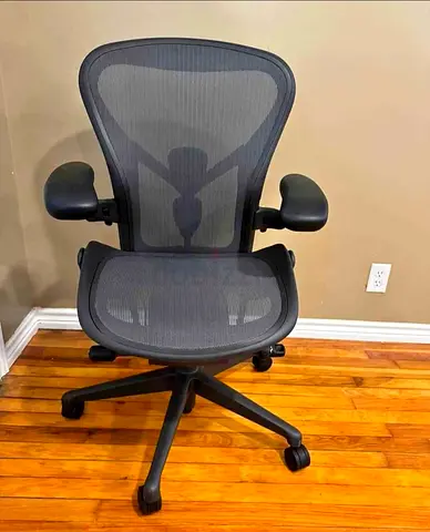 Herman miller remastered Ergonomic Mesh Office Chair (Adjustable, Good Condition)