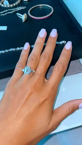 Elegant Cushion Cut Diamond Halo Engagement Ring - Size Not Specified