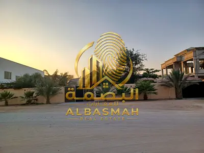 فيلا للبيع في اماره الشارقه ضاحيه الرحمانيه مساحه 15,300 قدم مربع تملك مواطنين و خليجيين فقط
