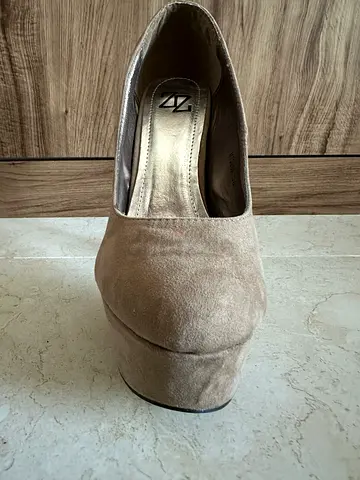 High heels light brown