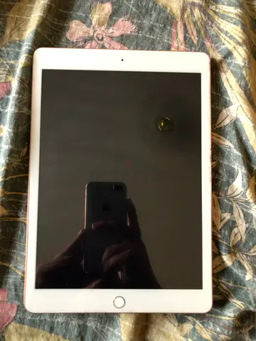 IPAD 8 128 gb (SCREEN CHANGED)