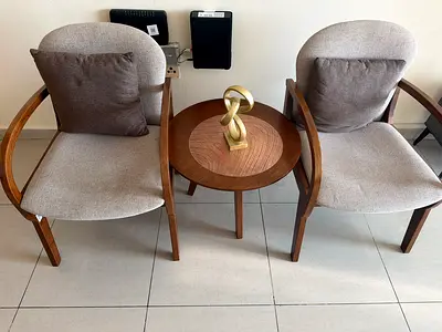 Elegant coffee table & 2 Chairs